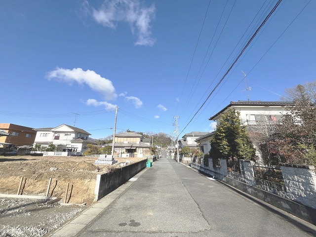 前面道路(北東側)